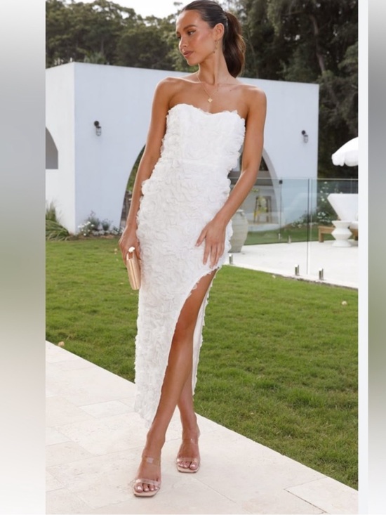 Billy J Dresses & Skirts - NWT Billy J Strapless White Floral Appliqué Midi Dress with Side Slit - US XS